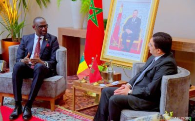 De gauche à droite Abdoulaye Diop, ministre des Affaires Etrangères et de la Coopération Internationale du Mali, Nasser Bourita, ministre des Affaires étrangères, de la Coopération africaine et des Marocains résidant à l’étranger